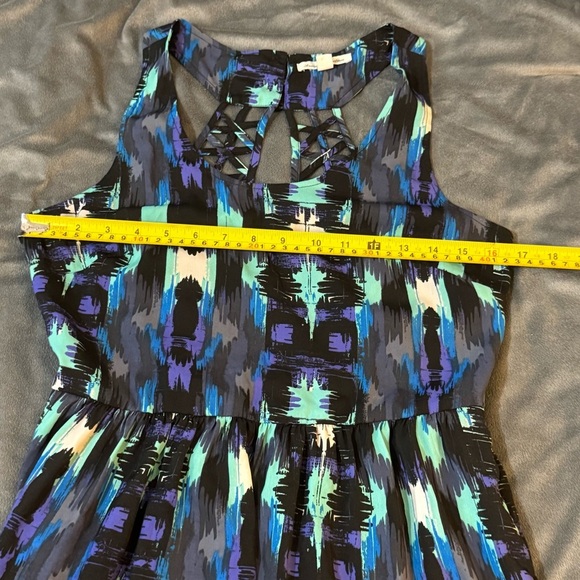 American Eagle Outfitters Dress
#1150 - Picture 4 of 7